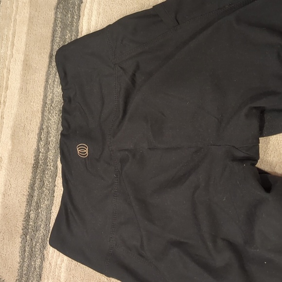 Balance Collection Capri leggings - Picture 3 of 3